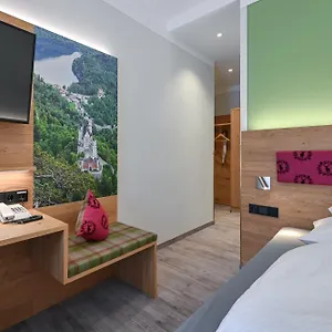 https://helmerhof.com-bavaria.com